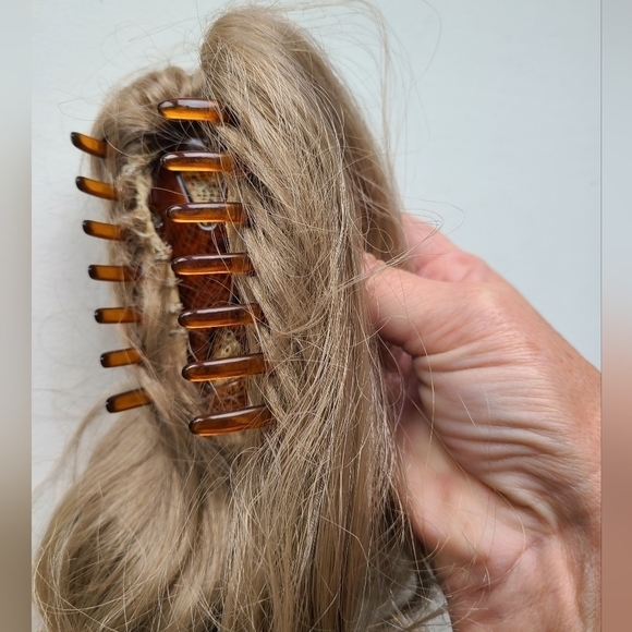 MAGIC Synthetic Blonde Clip In 10" Hair Extension NWT - Picture 4 of 7